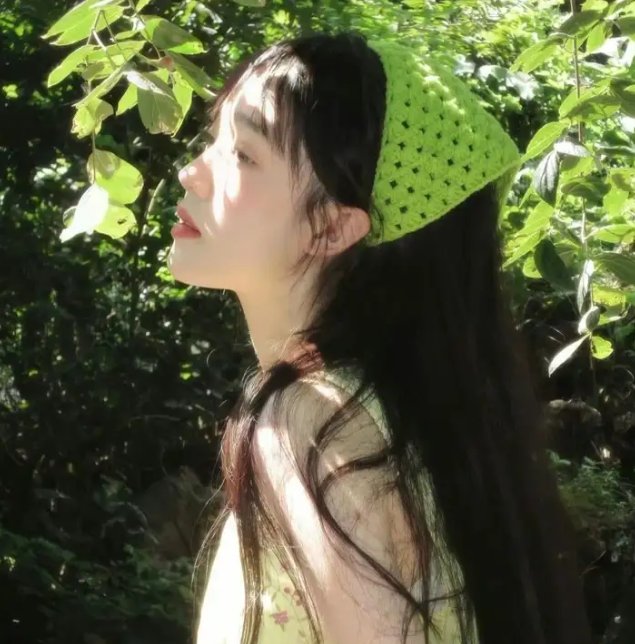 在角落，主教身边